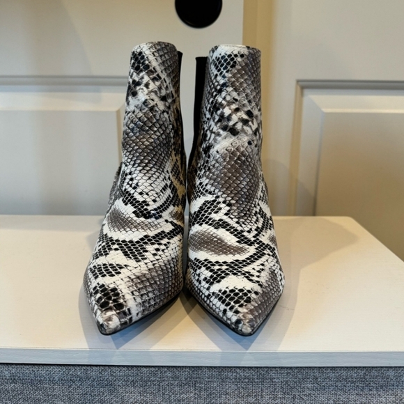 Cupid Faux Snakeprint 3" Block Heel Boots. Size 9 - Picture 2 of 6